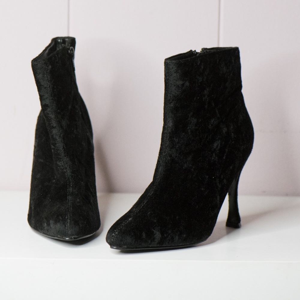 Black Pointed Toe Heeled Booties